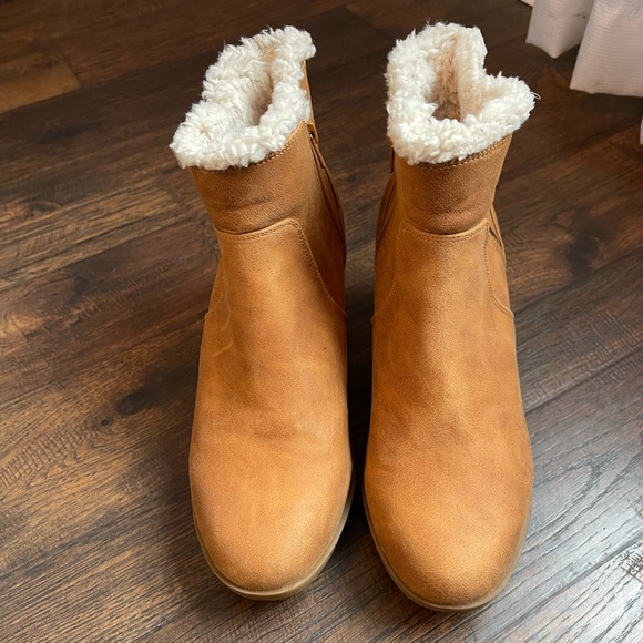 Yellow Box wedge lined boots - Picture 2 of 8